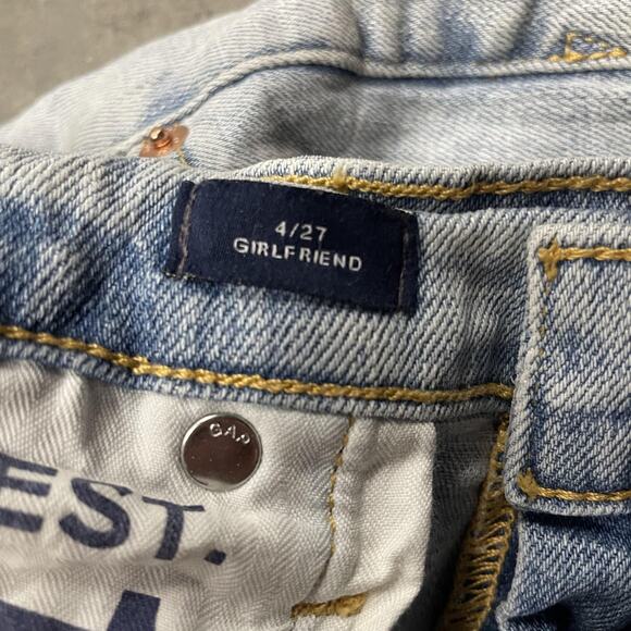 GAP Jeans Womens 4/27 Light Wash Girlfriend Raw Hem Distressed Denim Stretch - Picture 4 of 10